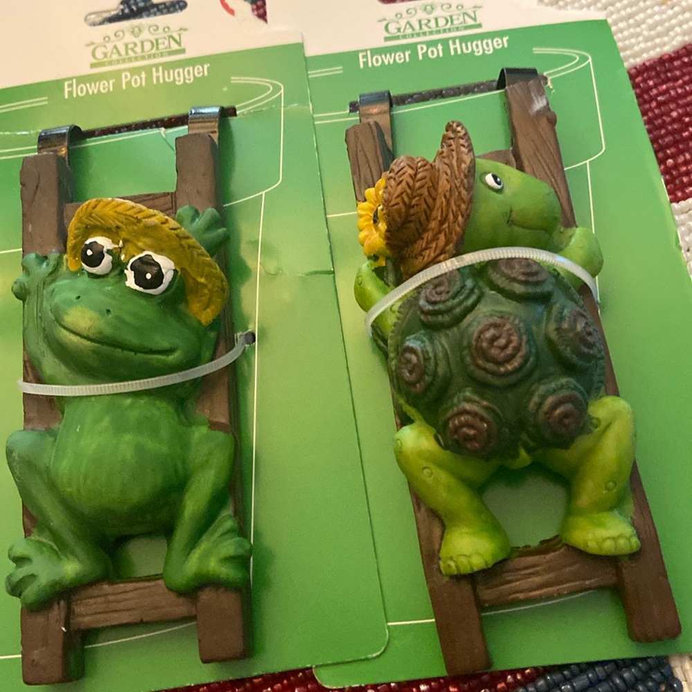 Frogflowers pot huggers